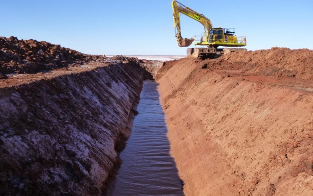 Agrimin AX AMN Lake Mackay trench construction trial potash feed