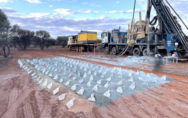 Alto Metals ASX AME gold mineralisation Sandstone intercepts Vanguard Camp drilling