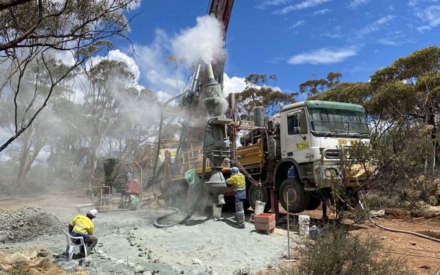 Auric Mining ASX AWJ Munda project drill intercept gold