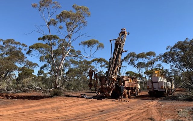 Metal Hawk ASX MHK Berehaven massive nickel sulphide mineralisation project Kalgoorlie