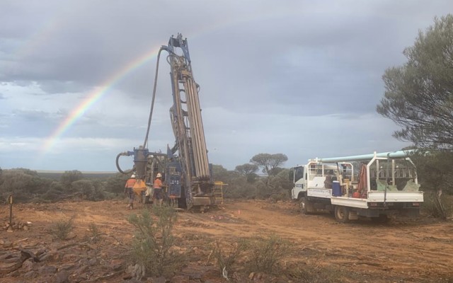 Middle Island Resources ASX MDI Sandstone Gold project Western Australia drilling