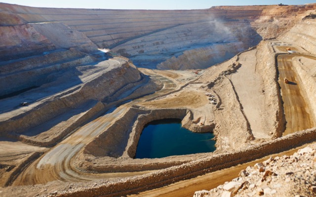 Newmont Corp NYSE Newcrest Mining ASX NCM gold takeover offer Tefler