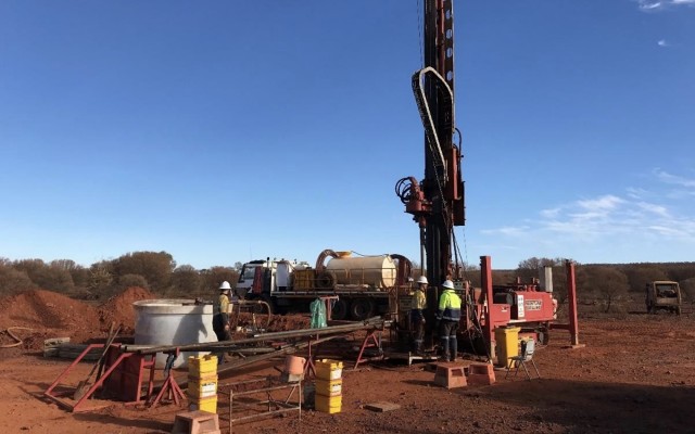 Rumble Resources Zenith Minerals ASX RTR ZNC diamond drill rig Earaheedy Project zinc lead