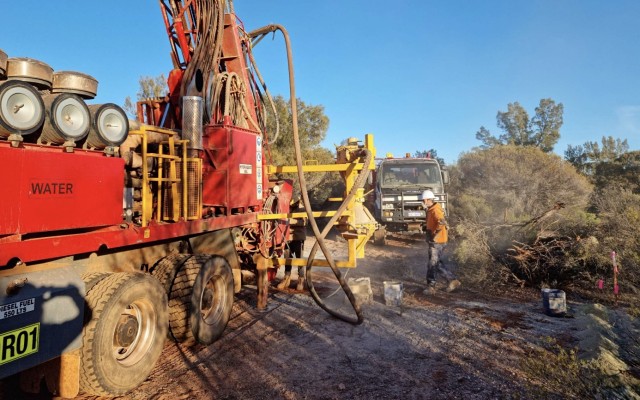 Venus Metals Corporation ASX VMC gold nickel project Henderson aircore drilling